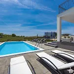 Angie With Heated Pool * Vodnjan