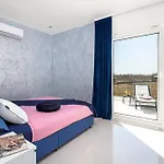 Angie With Heated Pool فودنيان