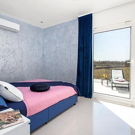 Villa Angie With Heated Pool