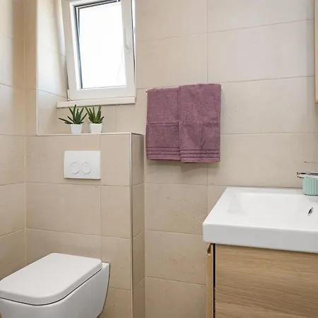 Angie With Heated Pool Vila