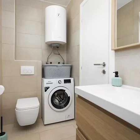 Angie With Heated Pool Vodnjan