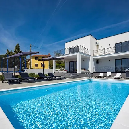 Villa Angie With Heated Pool Vodnjan