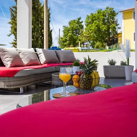 Angie With Heated Pool Vila Vodnjan