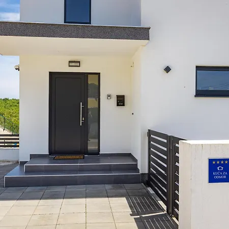 Angie With Heated Pool