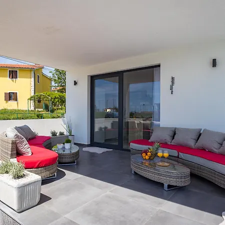 Villa Angie With Heated Pool *