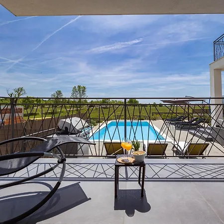 Angie With Heated Pool * Vodnjan