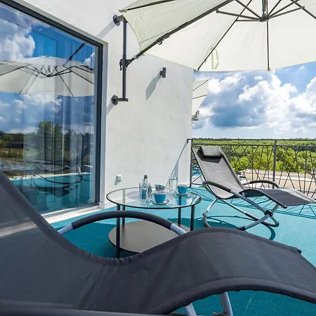 Villa Angie With Heated Pool *