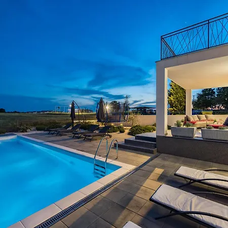 Angie With Heated Pool فيلة فودنيان