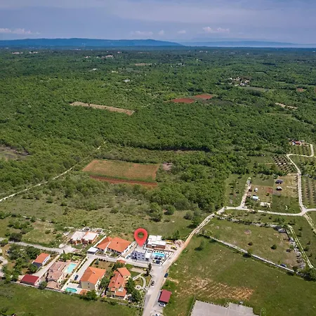 Angie With Heated Pool * فودنيان