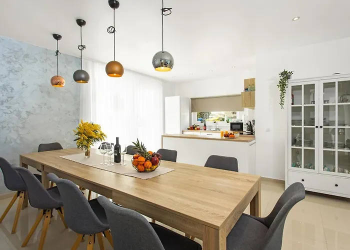 Angie With Heated Pool Βίλα *