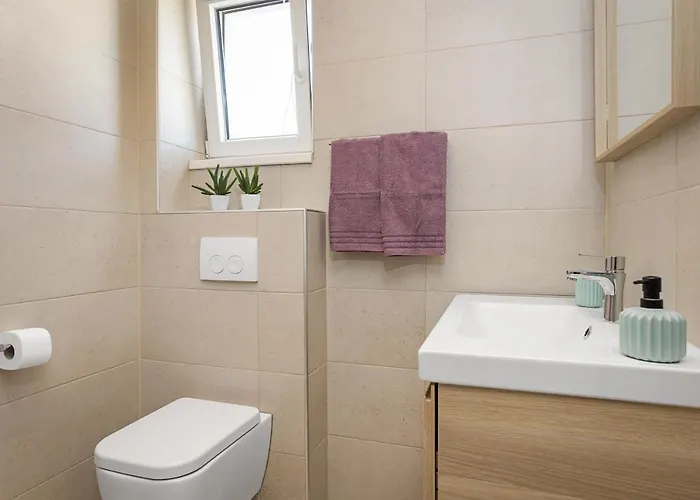 Angie With Heated Pool Βίλα