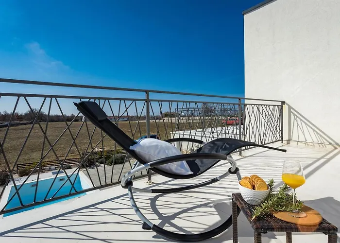 Angie With Heated Pool Βίλα *