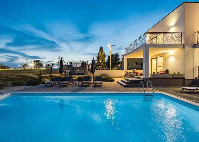 Angie With Heated Pool *