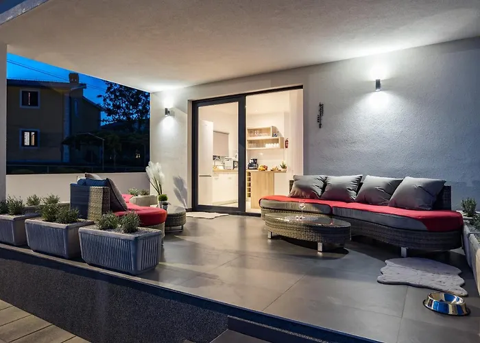 Angie With Heated Pool Vodnjan