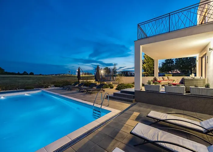 Angie With Heated Pool *