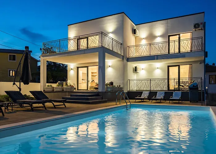 Angie With Heated Pool *