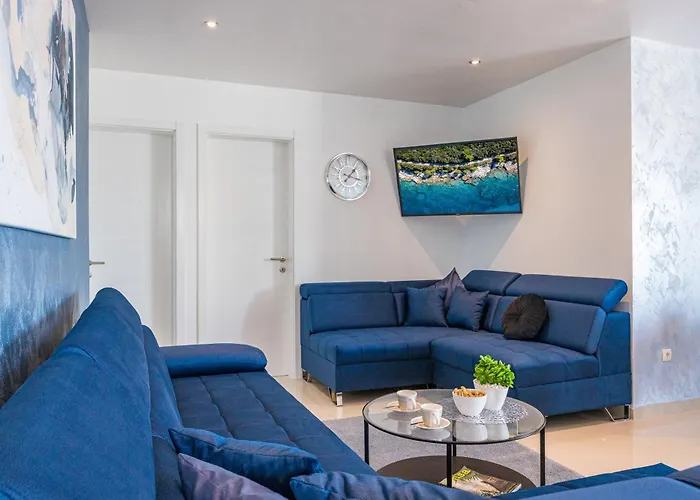 Angie With Heated Pool Βίλα