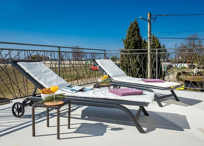 Angie With Heated Pool * Vodnjan