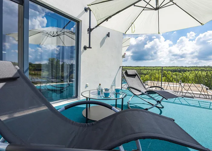 Βίλα Angie With Heated Pool *