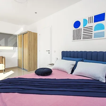 וילה Angie With Heated Pool *