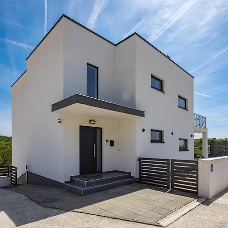 Angie With Heated Pool * וודניאן