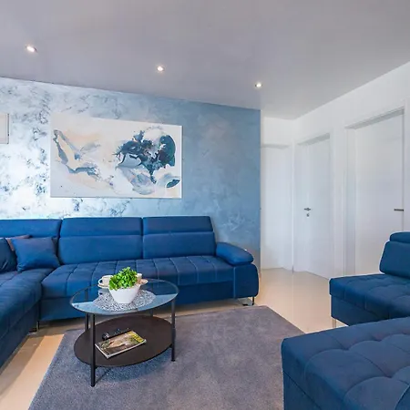 וילה Angie With Heated Pool