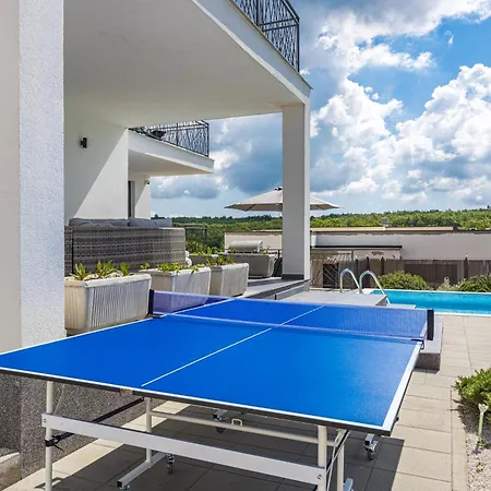 Angie With Heated Pool * וודניאן