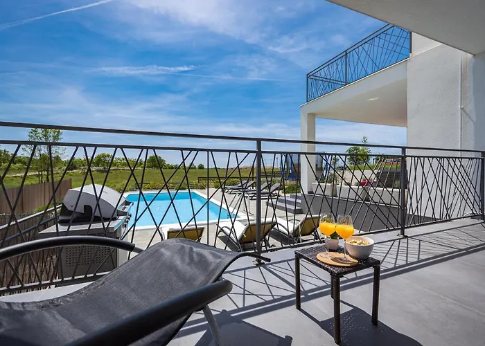 Angie With Heated Pool *