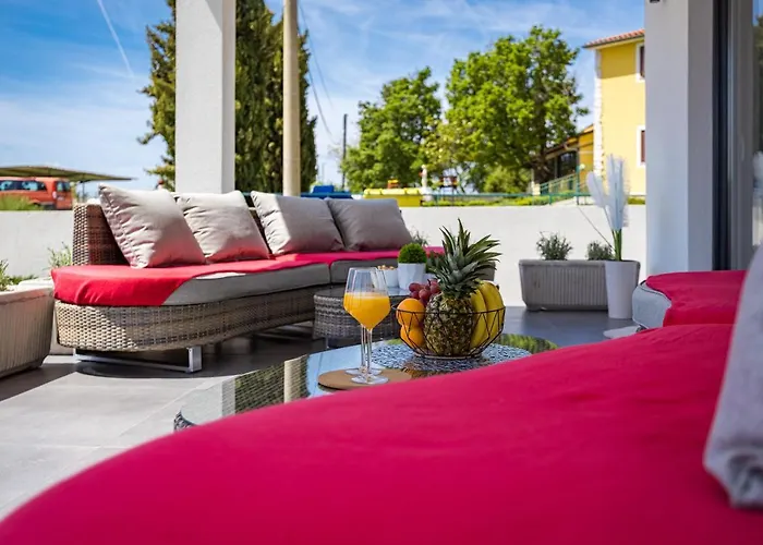 Angie With Heated Pool Villa Vodnjan