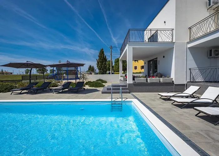 Villa Angie With Heated Pool