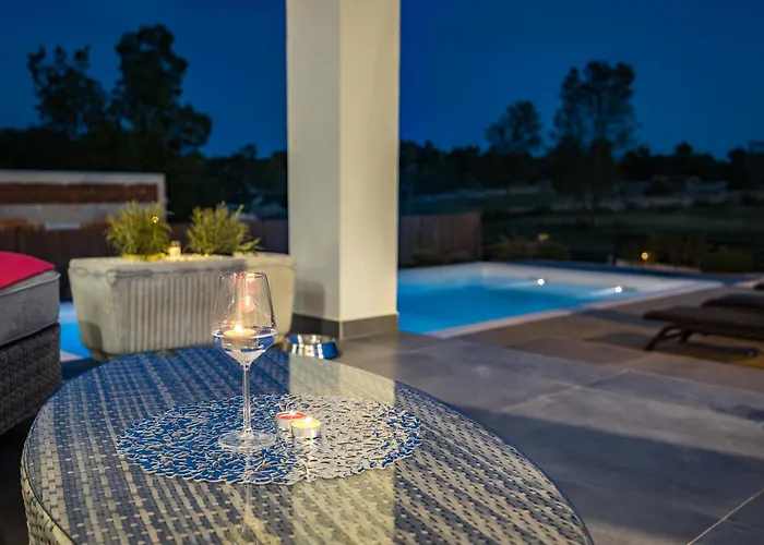 Angie With Heated Pool Vodnjan