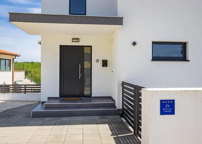 Angie With Heated Pool