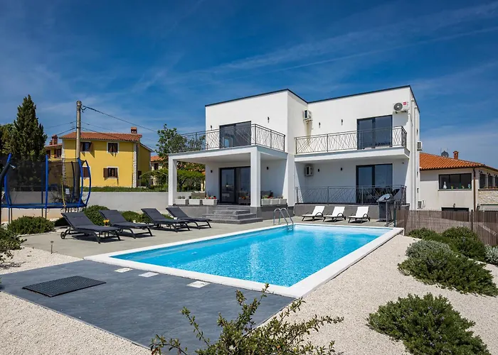 Angie With Heated Pool *