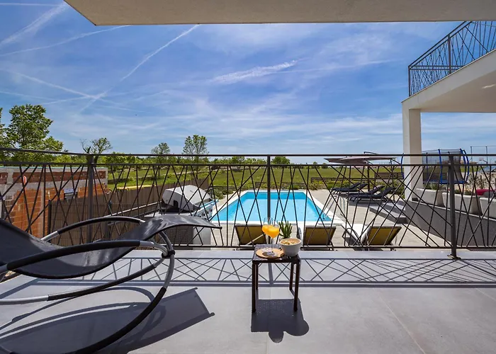 Angie With Heated Pool * Vodnjan