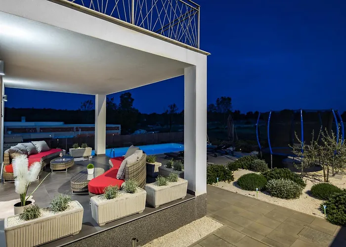 Angie With Heated Pool Vodnjan