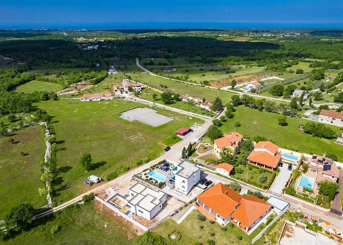 Angie With Heated Pool